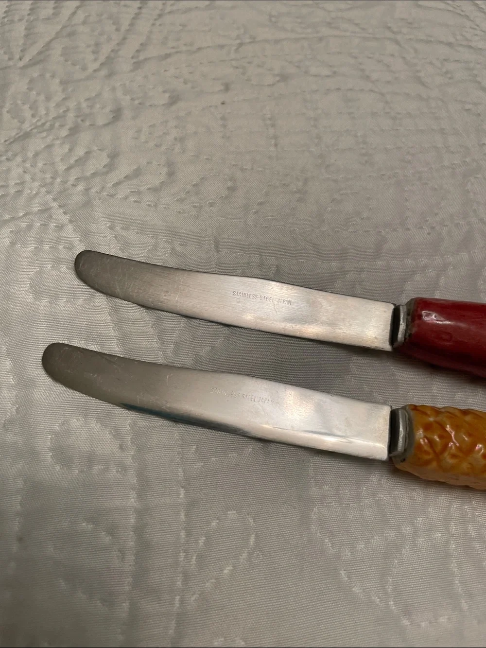 Set of 2 Ceramic Handles Cheese Knives with Fruits Strawberry & Pineapple Design